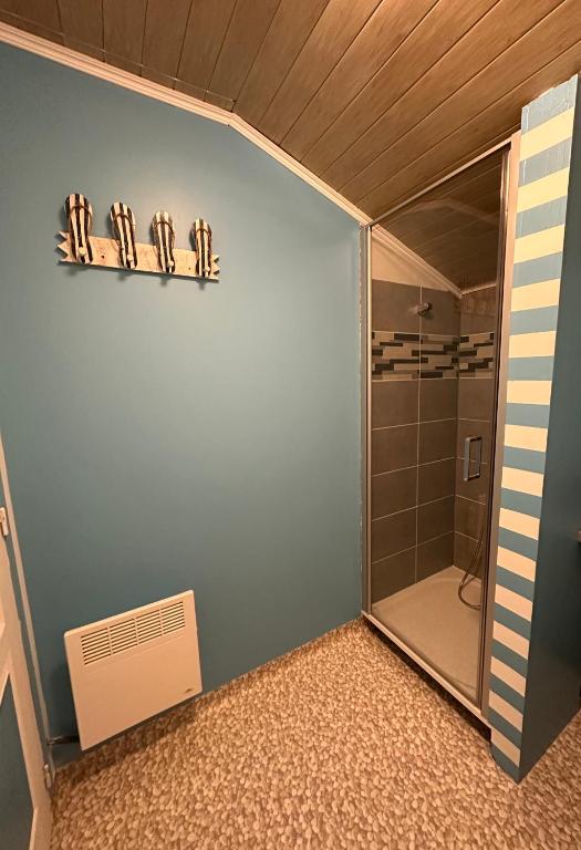 chambre familiale avec salle de bain privative